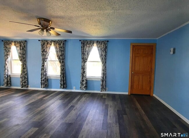 Foto del edificio - 21-23-23 Community Ave