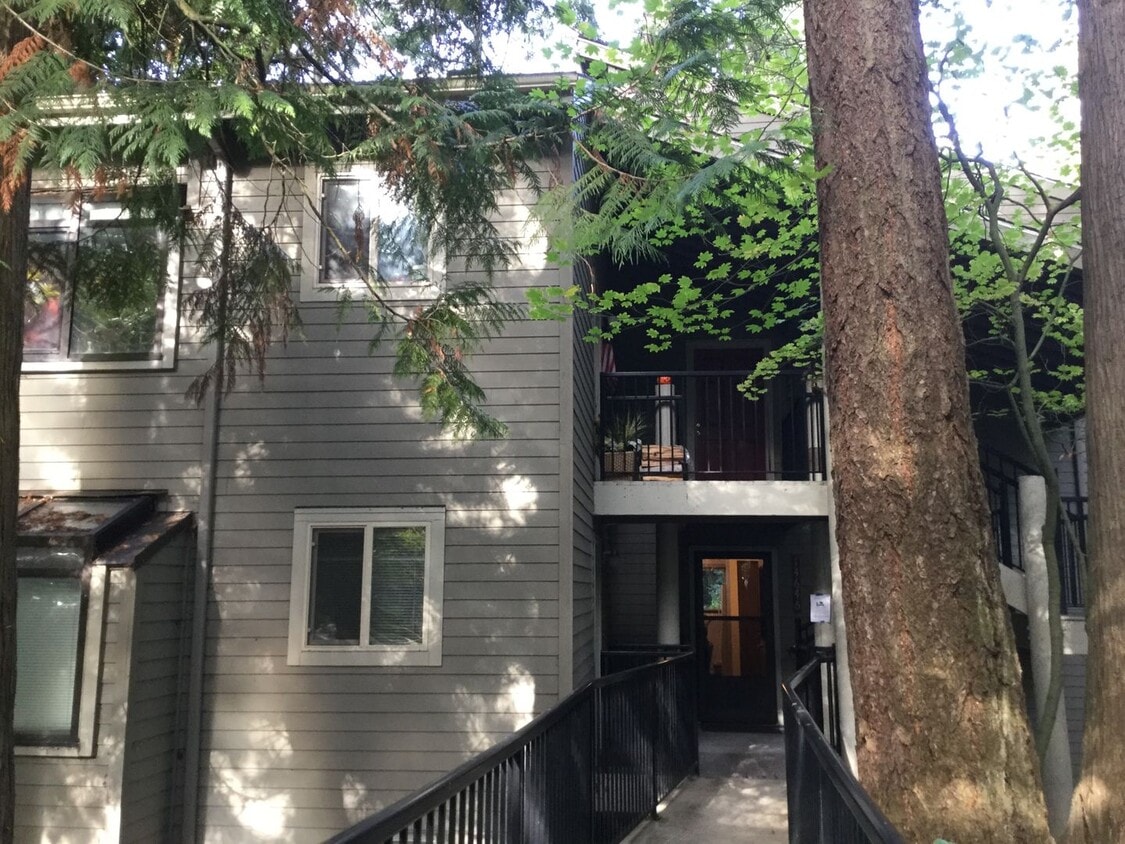 Foto principal - CUTE REDMOND CONDO NEAR MICROSOFT!