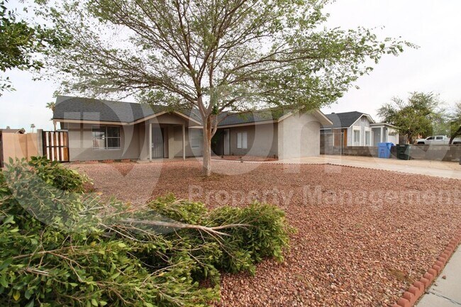 Building Photo - 1224 E Huntington Dr