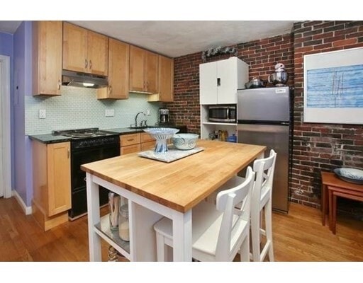 Building Photo - 17 Grove St