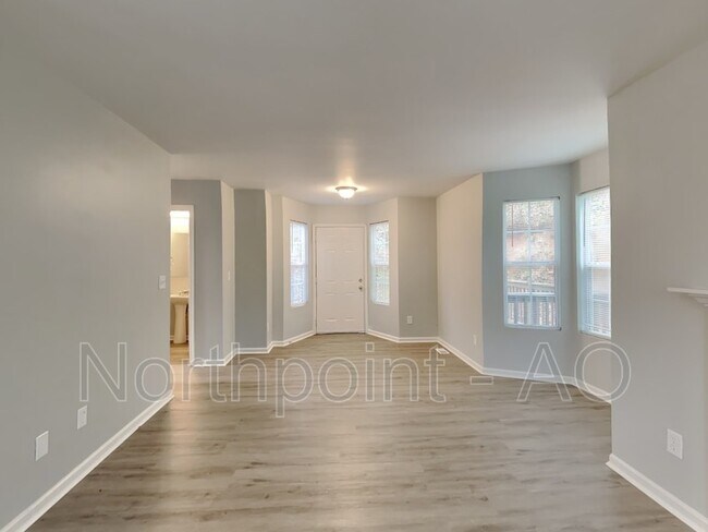 Foto del edificio - 3925 Laurel Brook Way