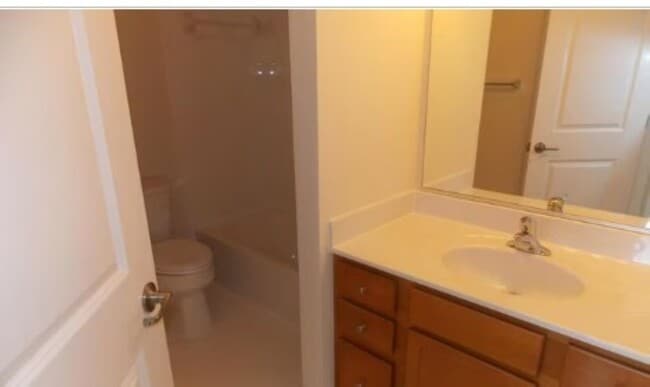 Building Photo - 44041 Eastgate View Dr