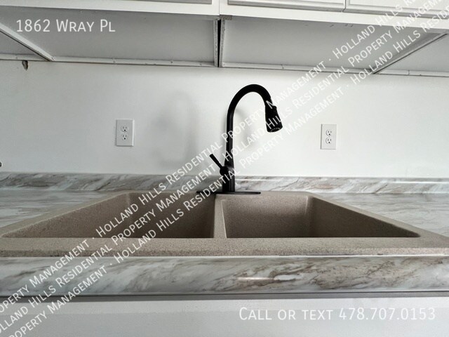 Foto del edificio - 1862 Wray Pl