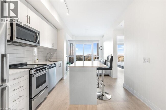 Building Photo - 509 Dundas St W