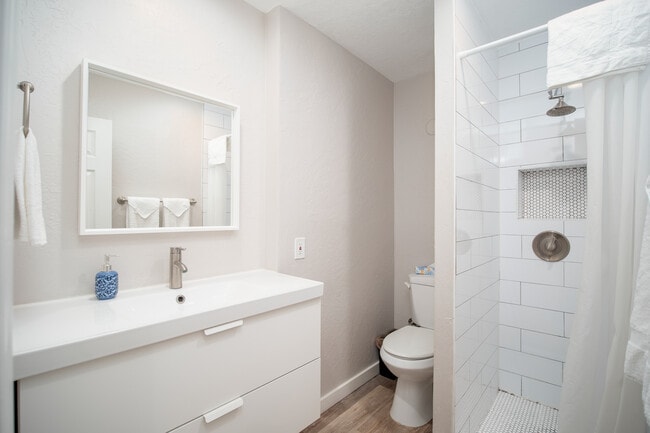 Building Photo - 1333 E Thomas Rd