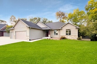 Building Photo - 71 N River Ct NE