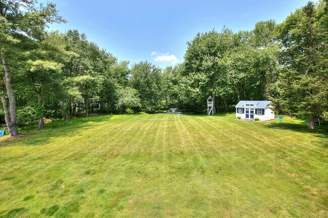 Foto del edificio - 287 Greens Farms Rd