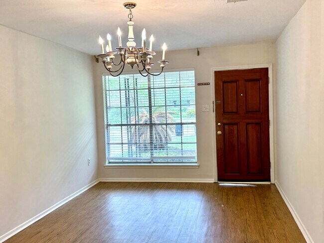 Building Photo - 4 Bedroom House on Drusilla off Jefferson Hwy