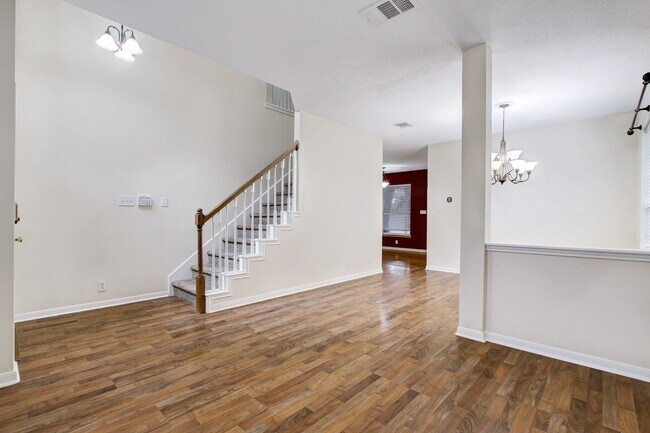 Building Photo - ***MOVE-IN SPECIAL: ONE WEEK FREE***Spacio...