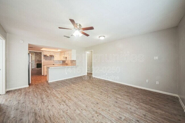 Foto del edificio - 4802 Oak Hollow St