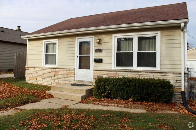 Building Photo - 3754 E Denton Ave