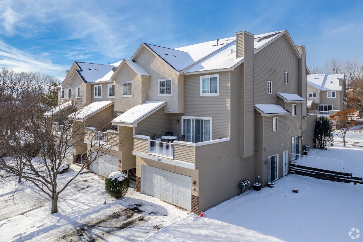Primary Photo - 360-374 Brickyard Dr