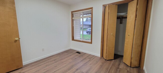 Foto del edificio - 1421 NE Hoffman Dr