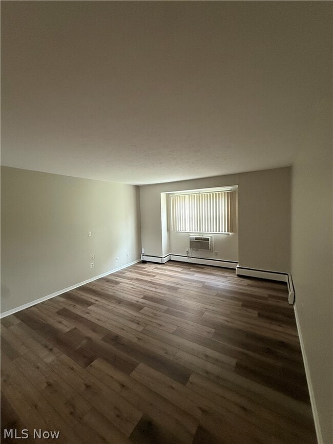 Building Photo - 2520 Flintridge Dr