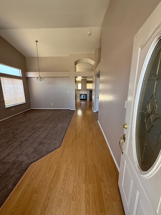 Foto del edificio - Spacious 4-Bedroom Home in Riverlakes Comm...