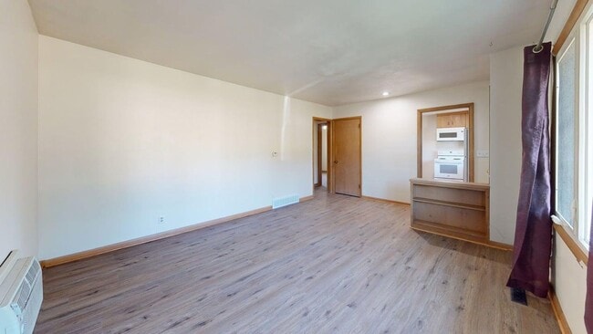Building Photo - 713 Stanton Ave