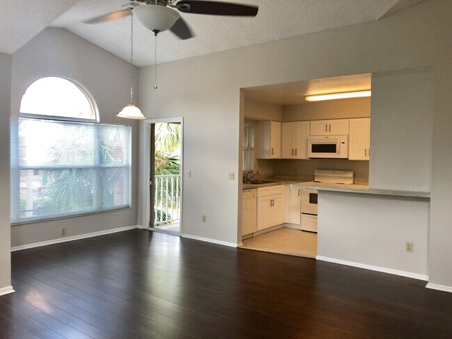 Foto del edificio - Siesta Lago - gated community- 1/1 unit on 2nd floor