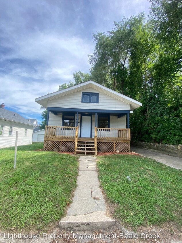 3 br, 1 bath House 555 Capital Ave SW House Rental in Battle Creek