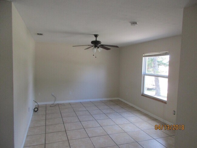 Foto del edificio - Single Family Home in Fort Myers 3BR 1BA