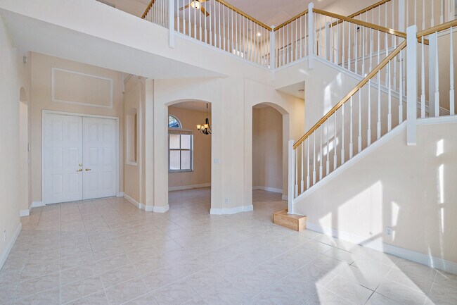 Building Photo - 1103 Lakeshore Dr