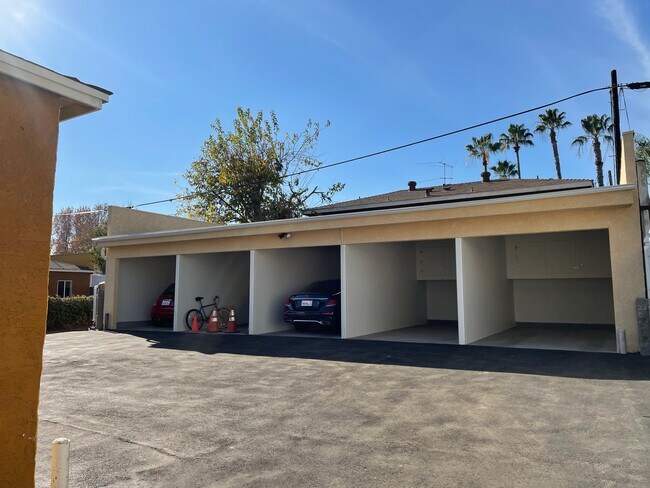 Building Photo - 10745 Addison St