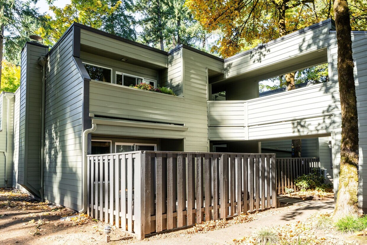 Foto principal - Modern Lake Oswego Condo - 2bd, 1ba - 996 ...