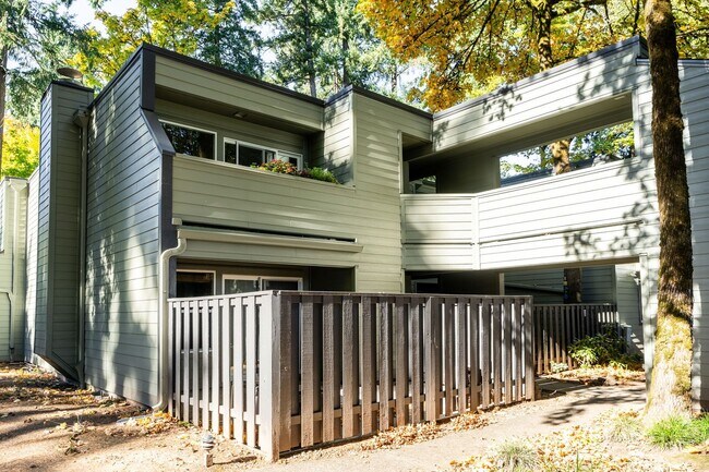Foto del edificio - Modern Lake Oswego Condo - 2bd, 1ba - 996 ...