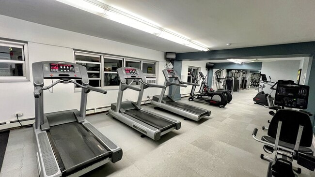 Building Photo - 4960 N Marine Dr