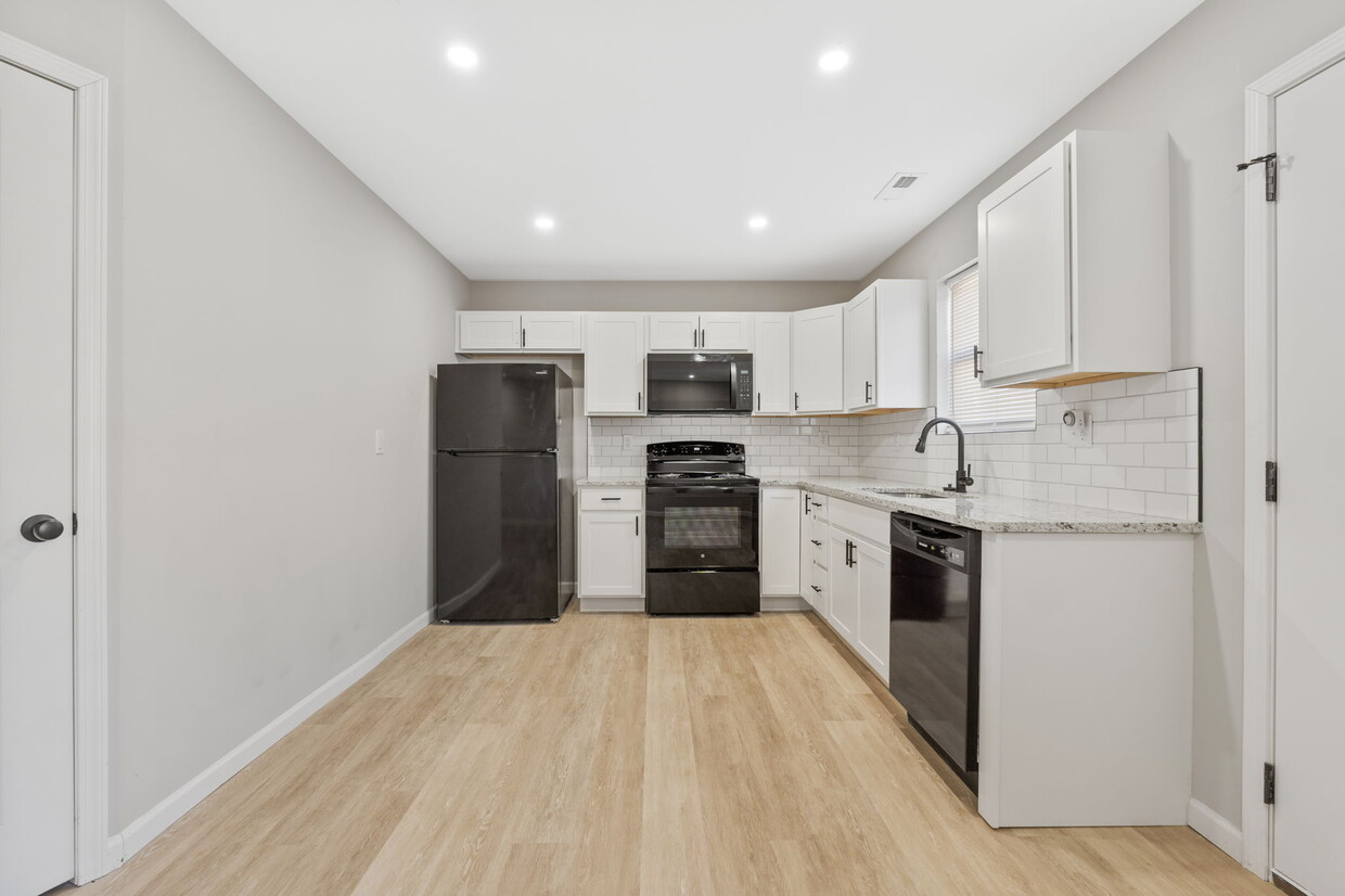 Primary Photo - 812 Glendower Ave