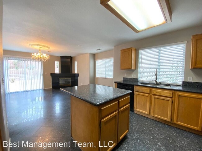 Building Photo - 3 br, 2.5 bath House - 1837 Klamath Falls Way