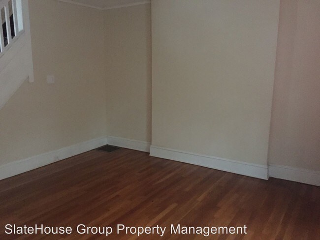 Building Photo - 4 br, 1 bath House - 588 Centre St