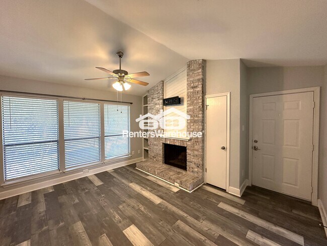 Foto del edificio - 3839 Dry Creek Dr