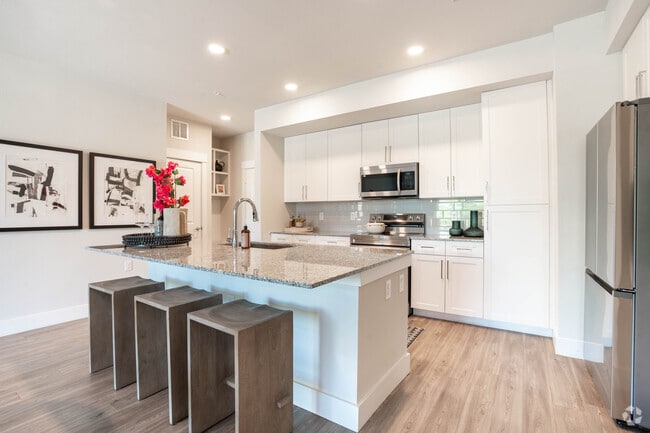 2BR, 2BA - 1098SF - Kitchen - Broadstone EADO