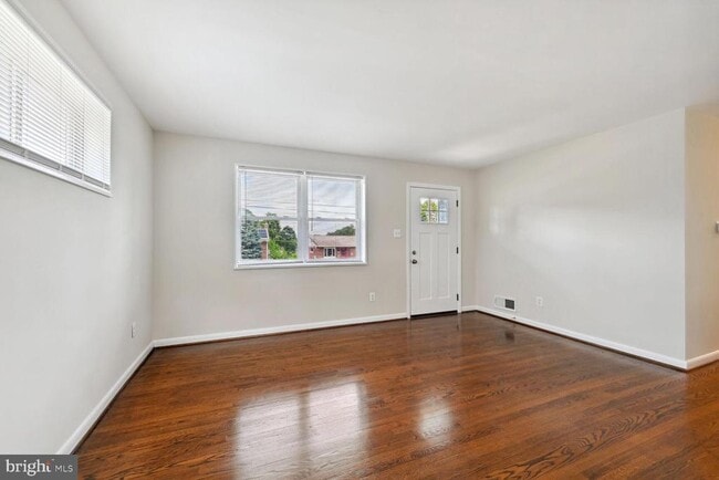 Foto del edificio - 4706 Creek Shore Dr