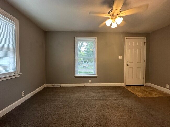 Building Photo - Cute 2BR house for rent in Oakwood!