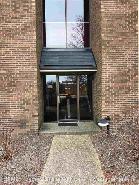 Building Photo - 2408 W Pasmoso Dr