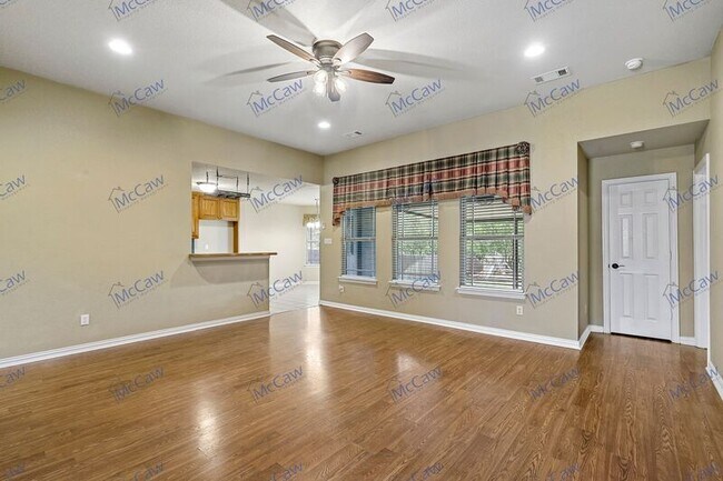 Foto del edificio - 124 Chambers Creek Cir