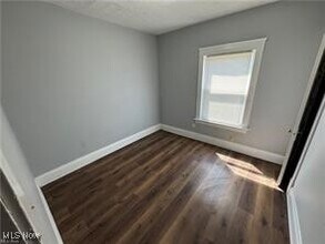 Building Photo - 2915 Roanoke Ave