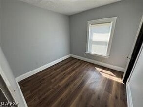 Building Photo - 2915 Roanoke Ave