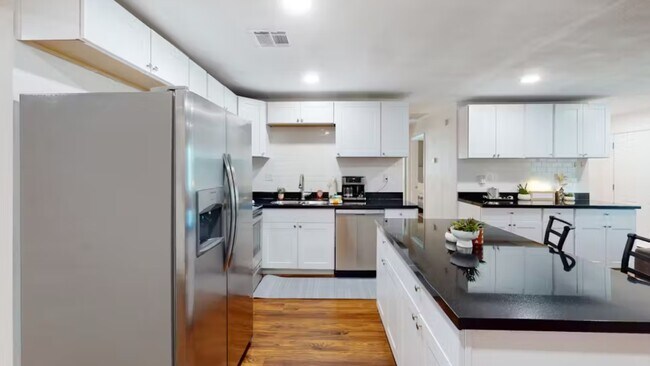 Foto del edificio - 6241 S 14th Pl