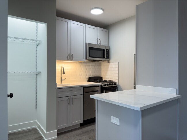 Foto del edificio - 510 W Belmont Ave