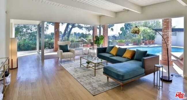 Building Photo - 2042 Linda Flora Dr