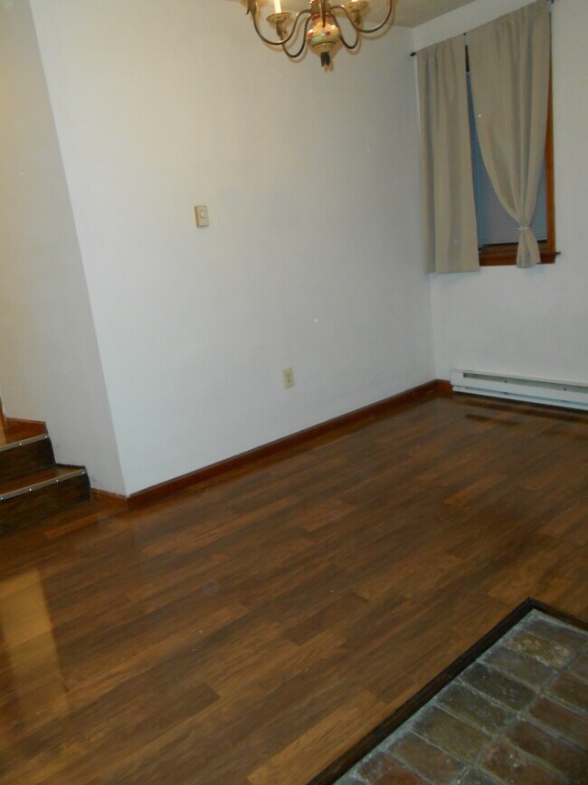 Living Room - 412 N Loudoun St