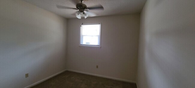 Foto del edificio - 4 Bedroom home near Summerville High School- (NOT Section 8 approved)