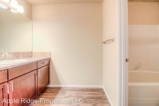 Building Photo - 2407 Woolsey Ln