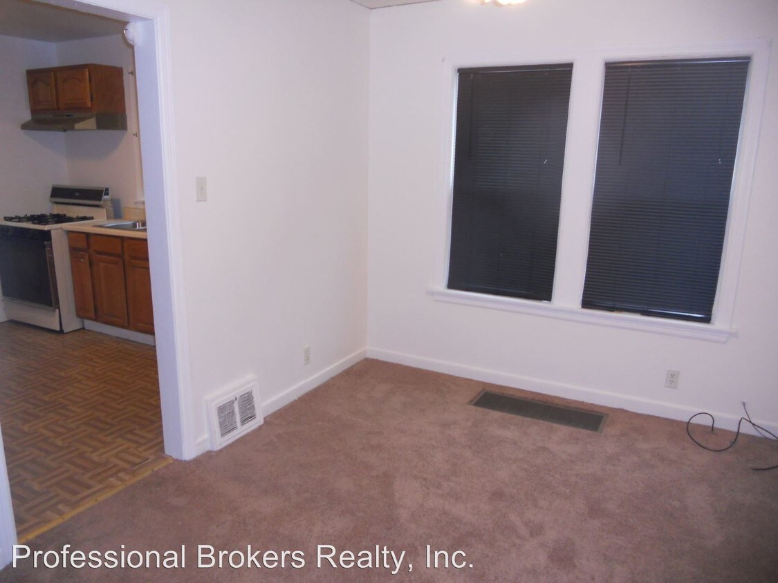 Building Photo - 9040 S Blackstone Ave