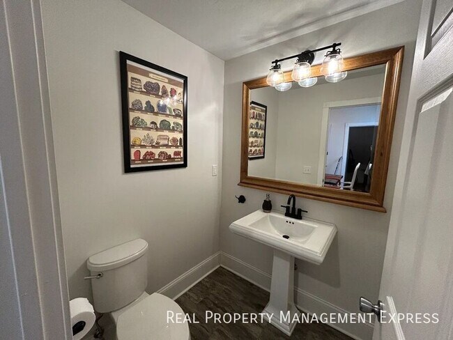 Foto del edificio - Beautiful 5 Bedroom 3.5 Bath Home