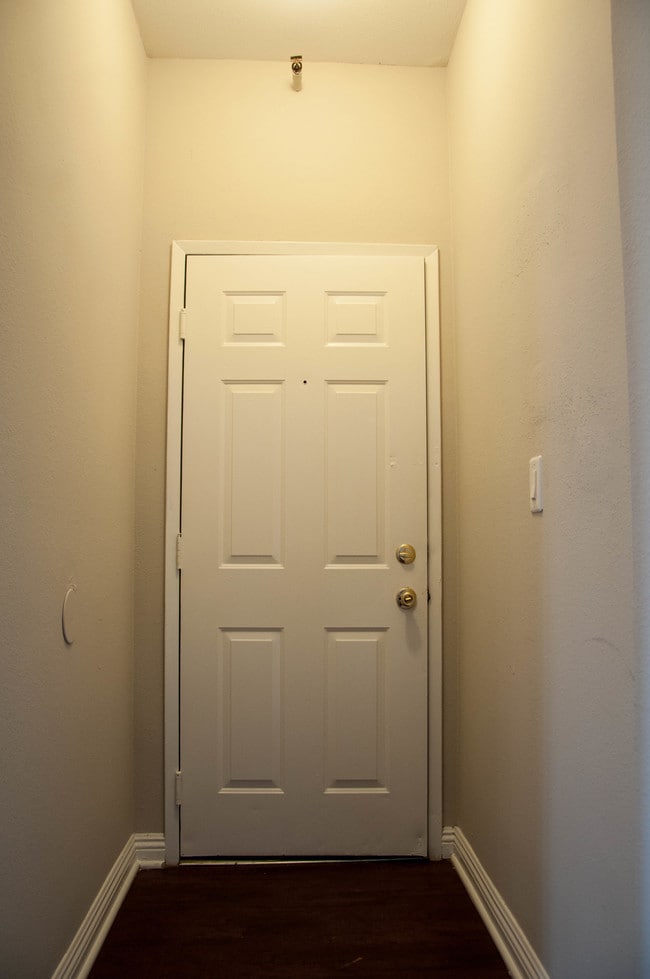 Building Photo - The Elmwood Apartments...Beautiful Apartments in the Heart of Koreatown!