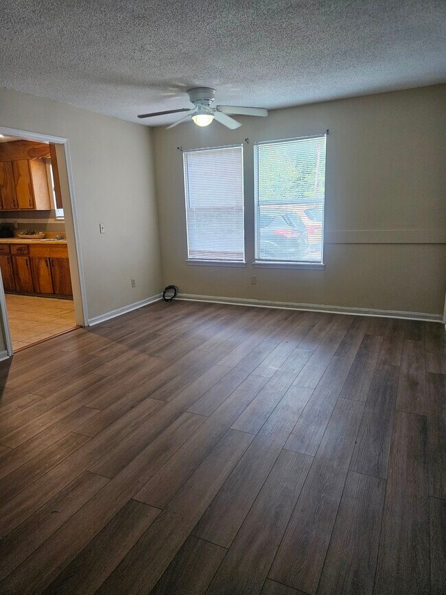 Foto del edificio - 7317 Patterson Road