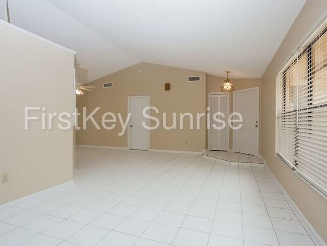 Building Photo - 974 Cosmos Ct